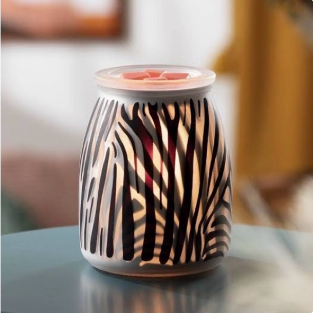 Scentsy Zebra Stripe Warmer - Black and White